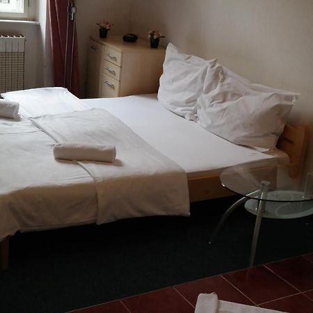 Hotel Praha Club Bed & Breakfast Buitenkant foto