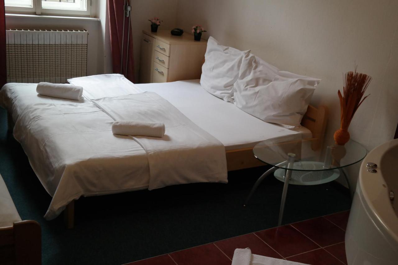 Hotel Praha Club Bed & Breakfast Buitenkant foto