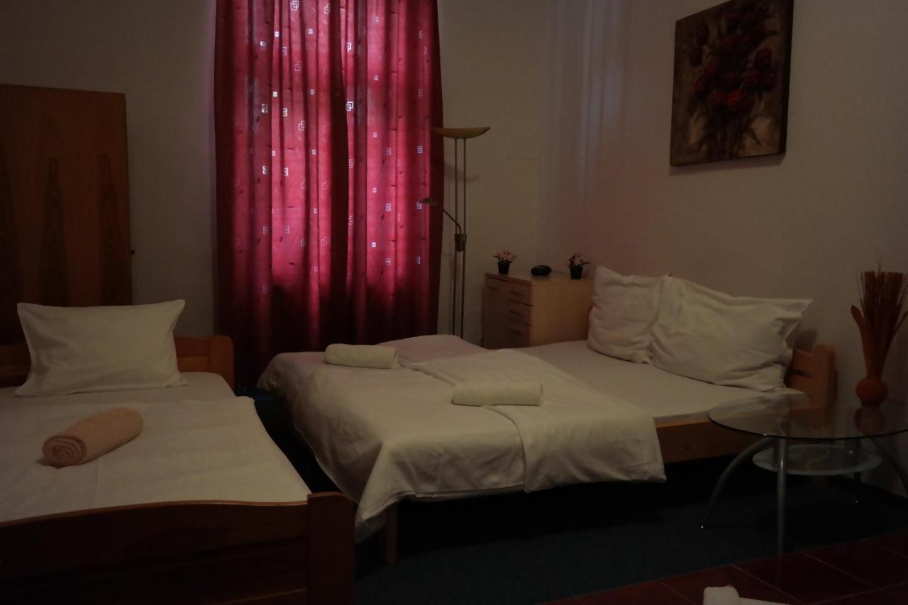 Hotel Praha Club Bed & Breakfast Buitenkant foto