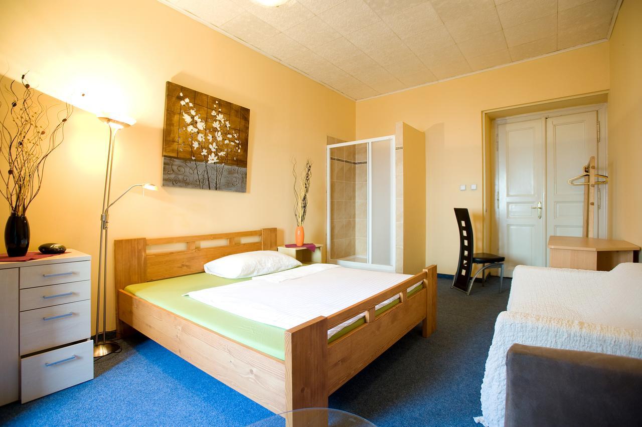 Hotel Praha Club Bed & Breakfast Buitenkant foto