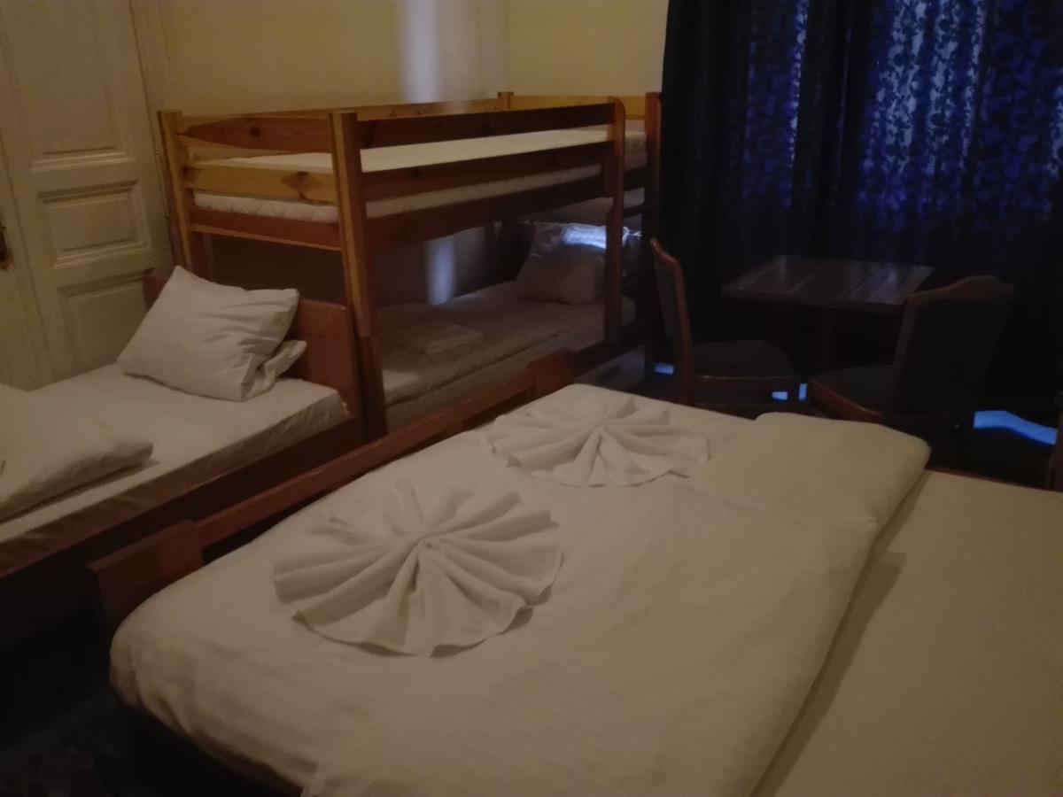 Hotel Praha Club Bed & Breakfast Buitenkant foto