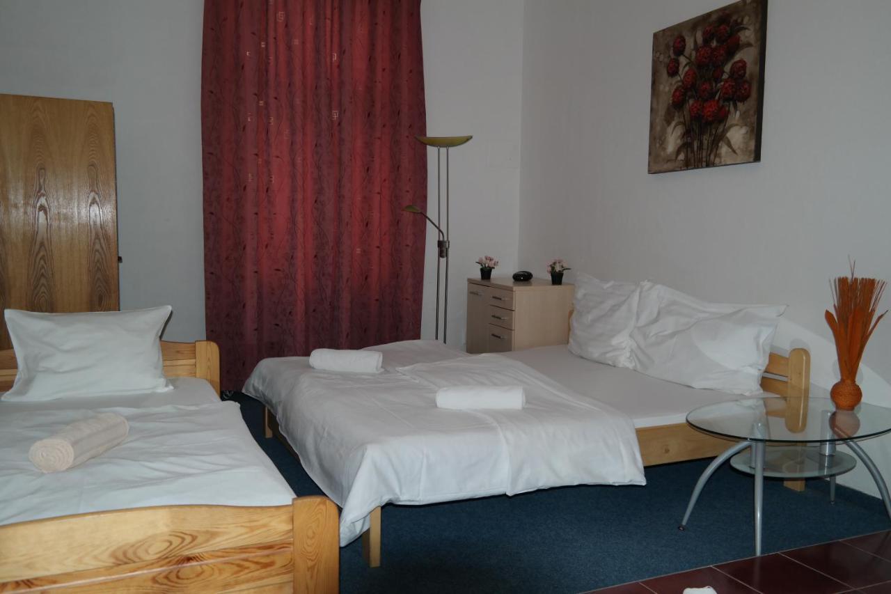 Hotel Praha Club Bed & Breakfast Buitenkant foto