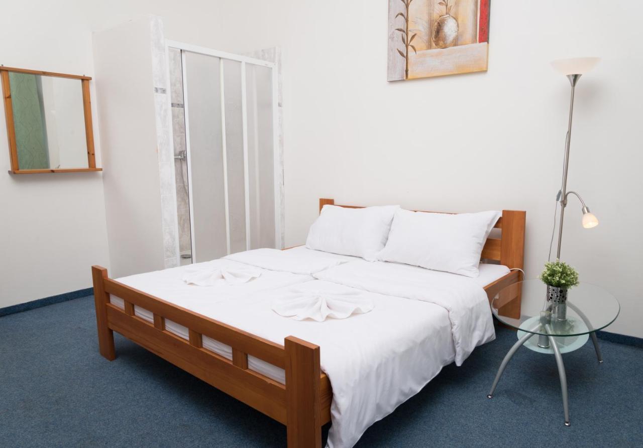 Hotel Praha Club Bed & Breakfast Buitenkant foto
