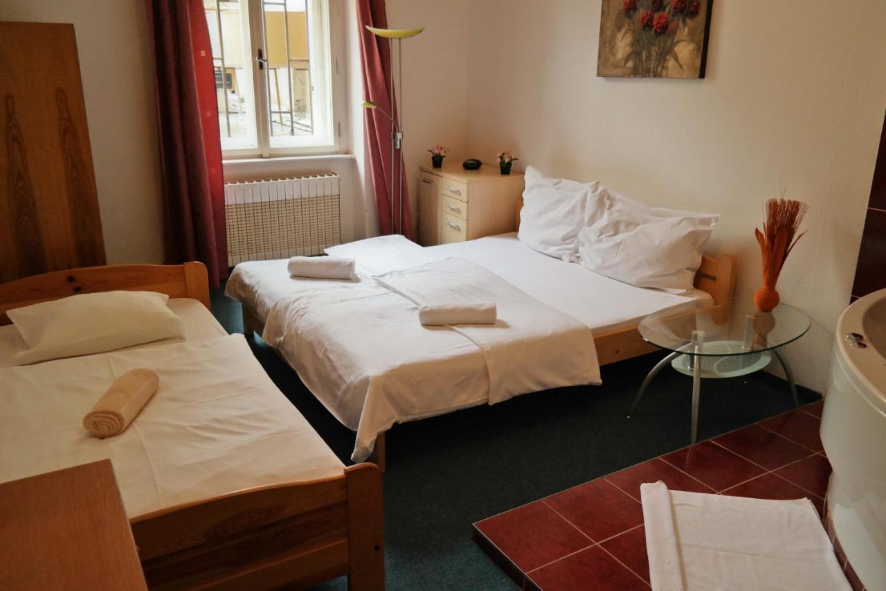 Hotel Praha Club Bed & Breakfast Buitenkant foto
