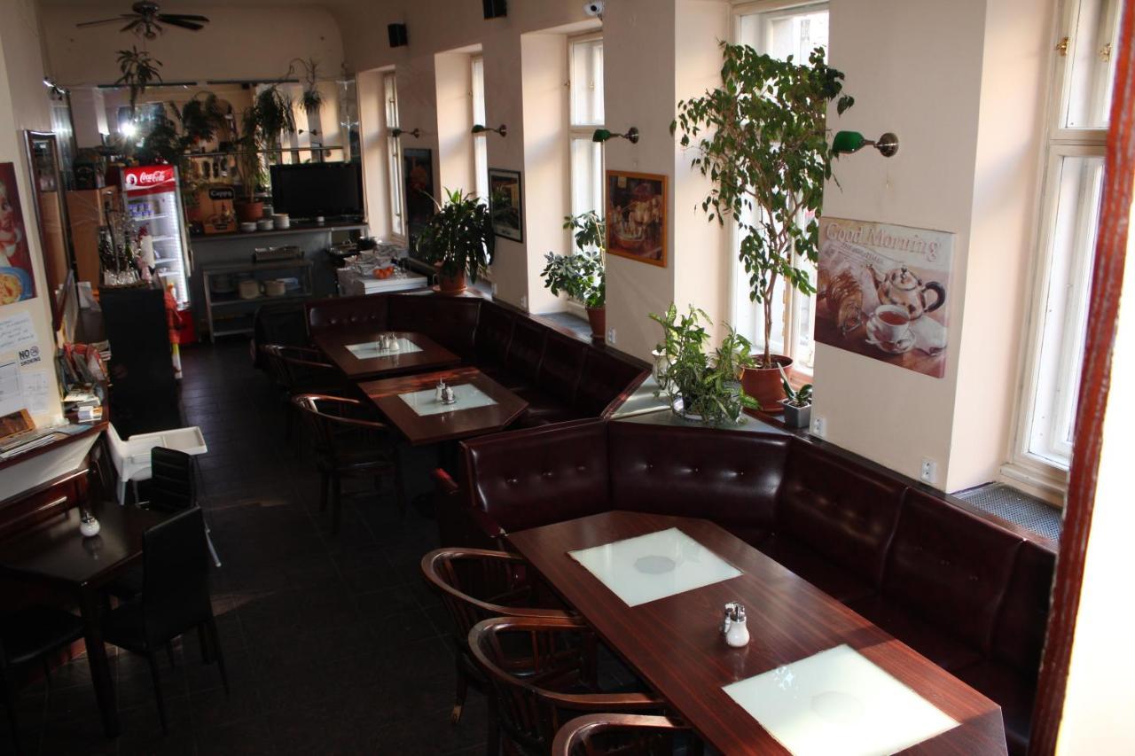 Hotel Praha Club Bed & Breakfast Buitenkant foto